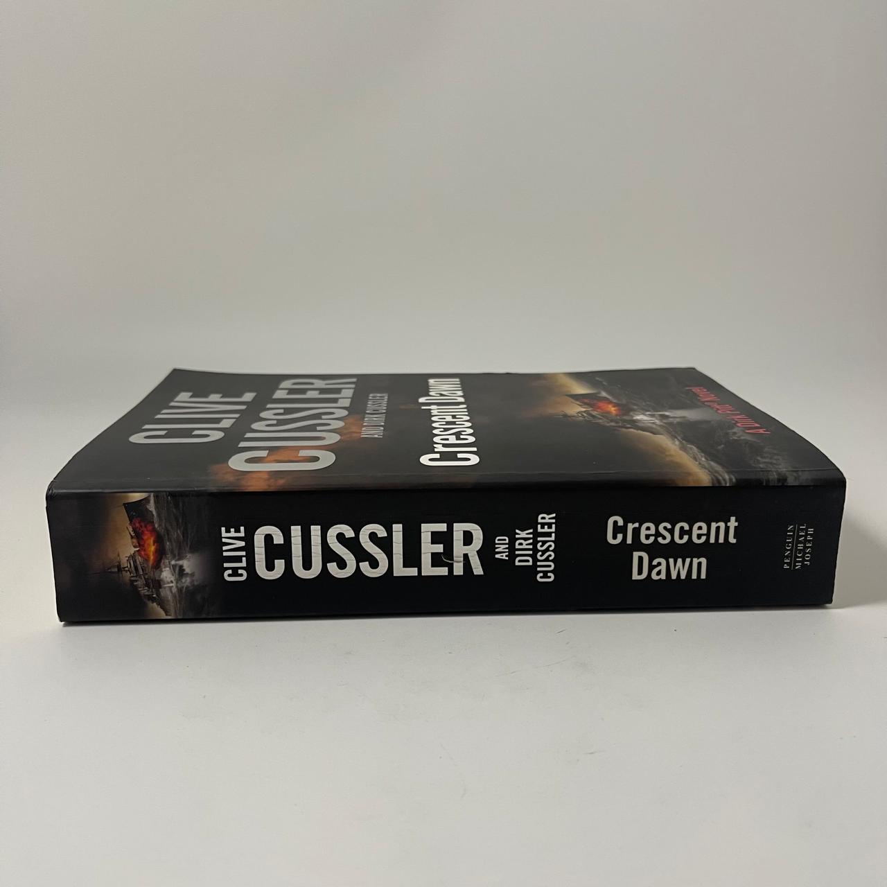 Crescent Dawn (A Dirk Pitt Adventure) – Large Format - Clive Cussler & Dirk Cussler