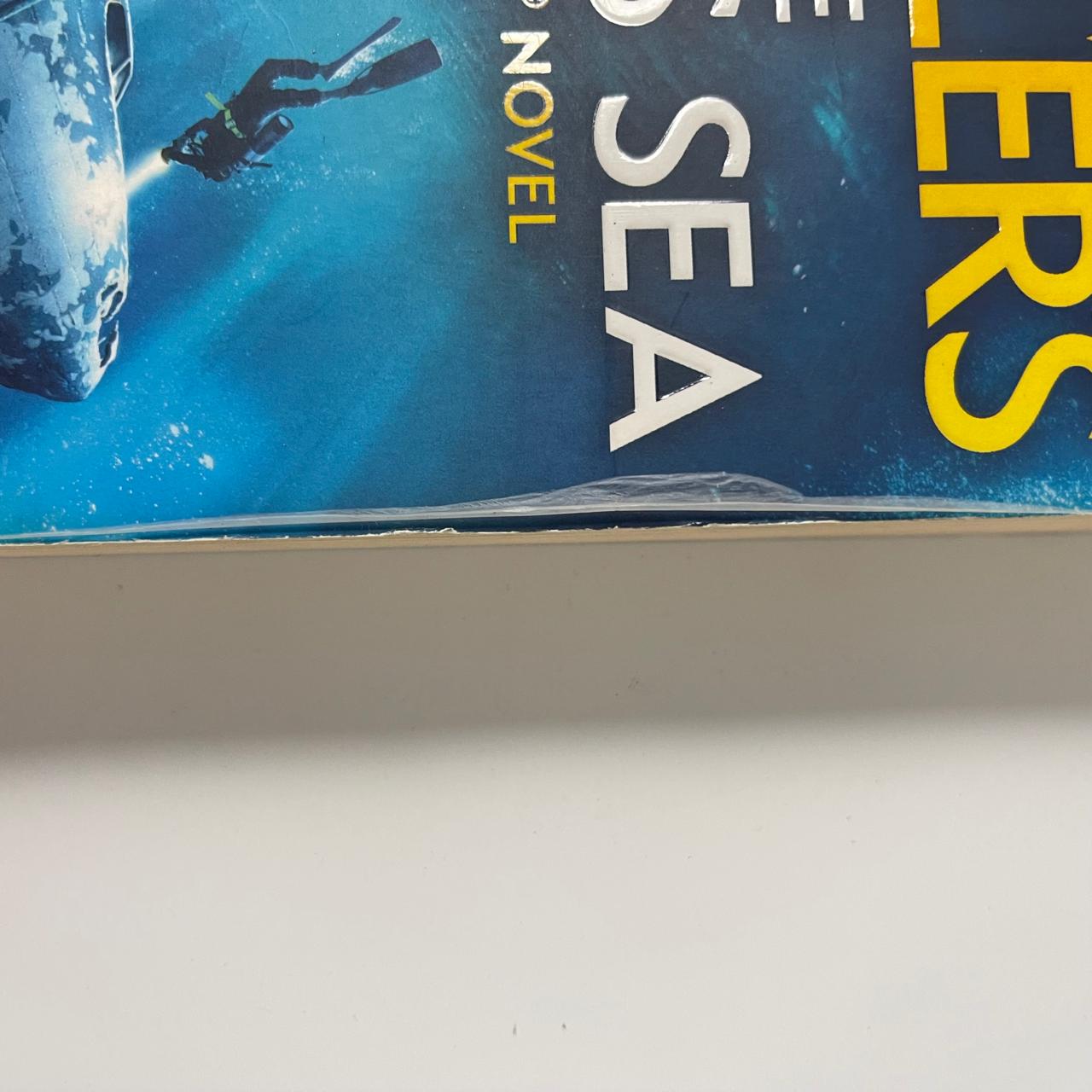 The Devil’s Sea (A Dirk Pitt Adventure) – Large Format - Clive Cussler & Dirk Cussler