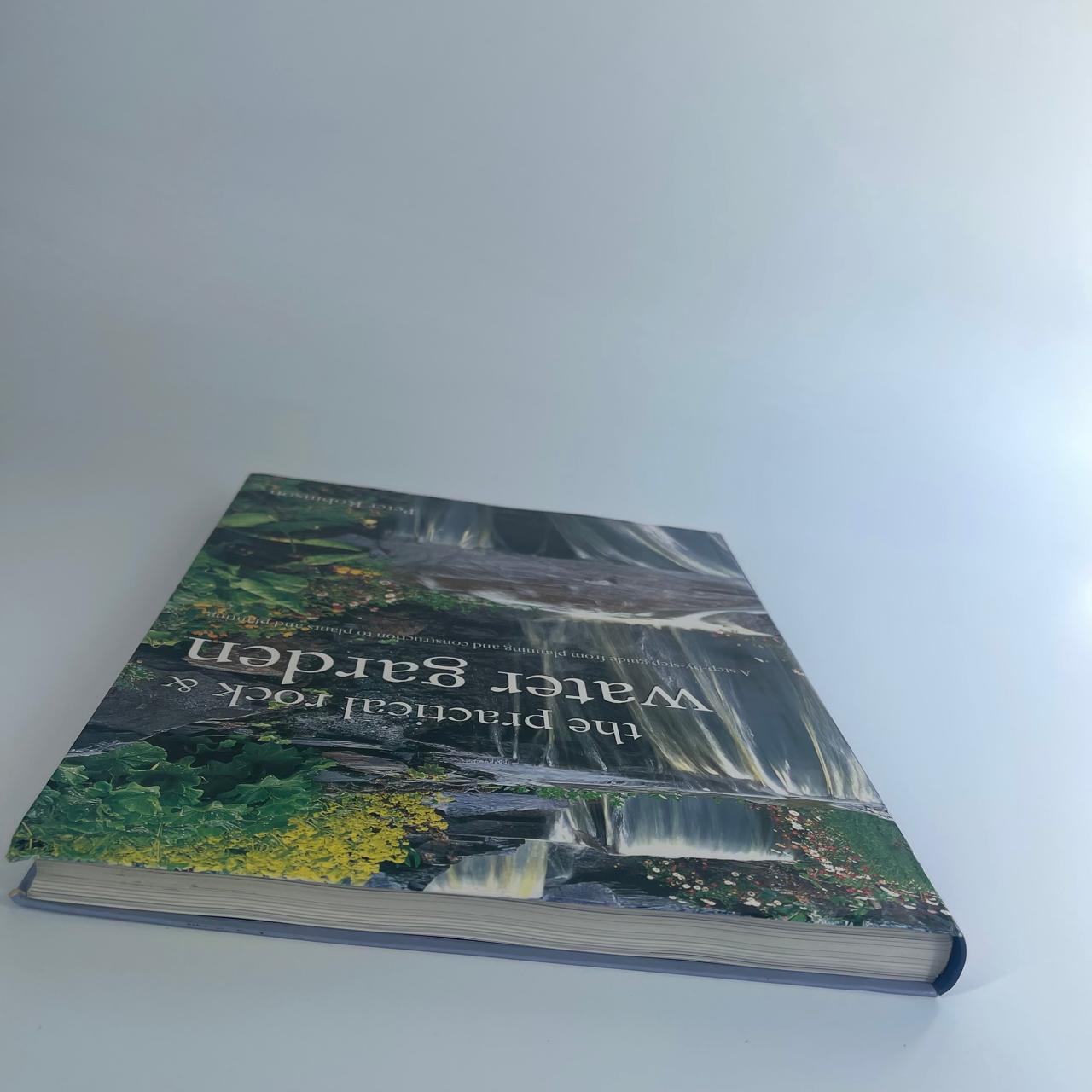 Practical Rock and Water Garden: A Step-by-Step Guide from Planning and Construction to Plants and Planting - Peter Robinson